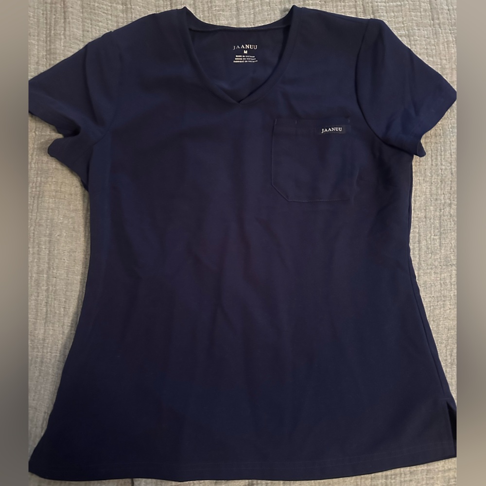 Jaanuu women’s 2 pocket scrub top
